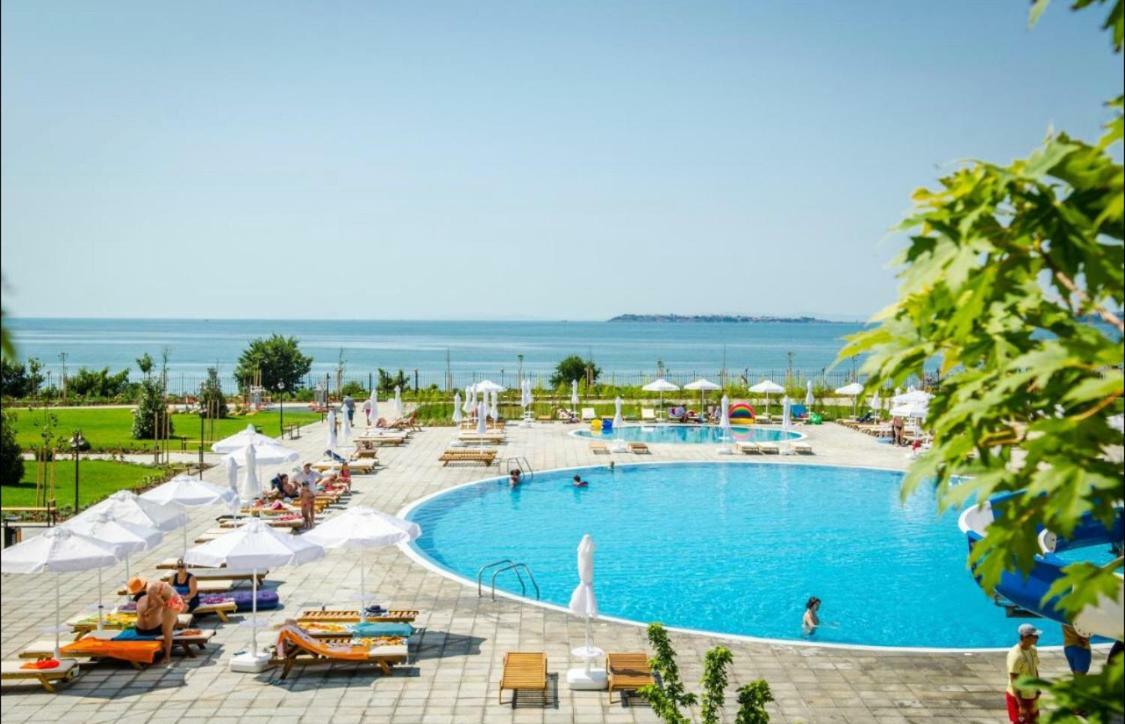 Apartment In Prestige Fort Beach Sveti Vlas Exterior photo